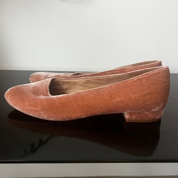 Madewell suede flats - Picture 1 of 7
